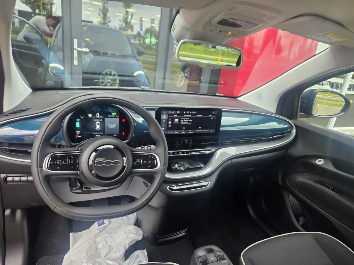 Urban 42 kWh | Pack Style | Pack Comfort | Camera | Stoelverwarming | Cruise control | Lane Assist | Apple Carplay/Android Auto