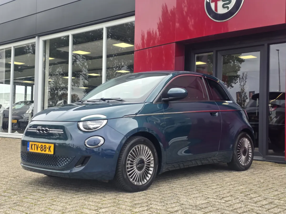 Urban 42 kWh | Pack Style | Pack Comfort | Camera | Stoelverwarming | Cruise control | Lane Assist | Apple Carplay/Android Auto