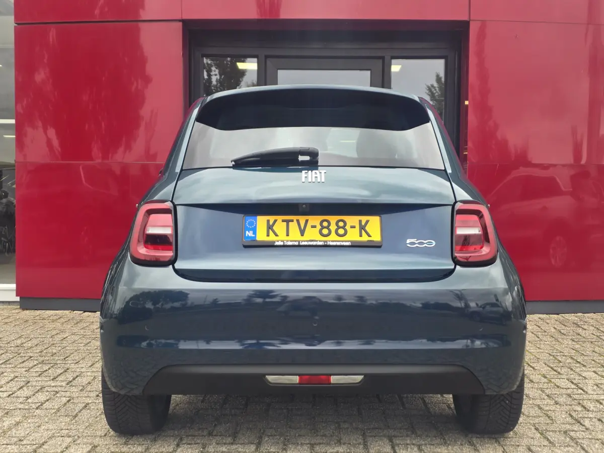Urban 42 kWh | Pack Style | Pack Comfort | Camera | Stoelverwarming | Cruise control | Lane Assist | Apple Carplay/Android Auto