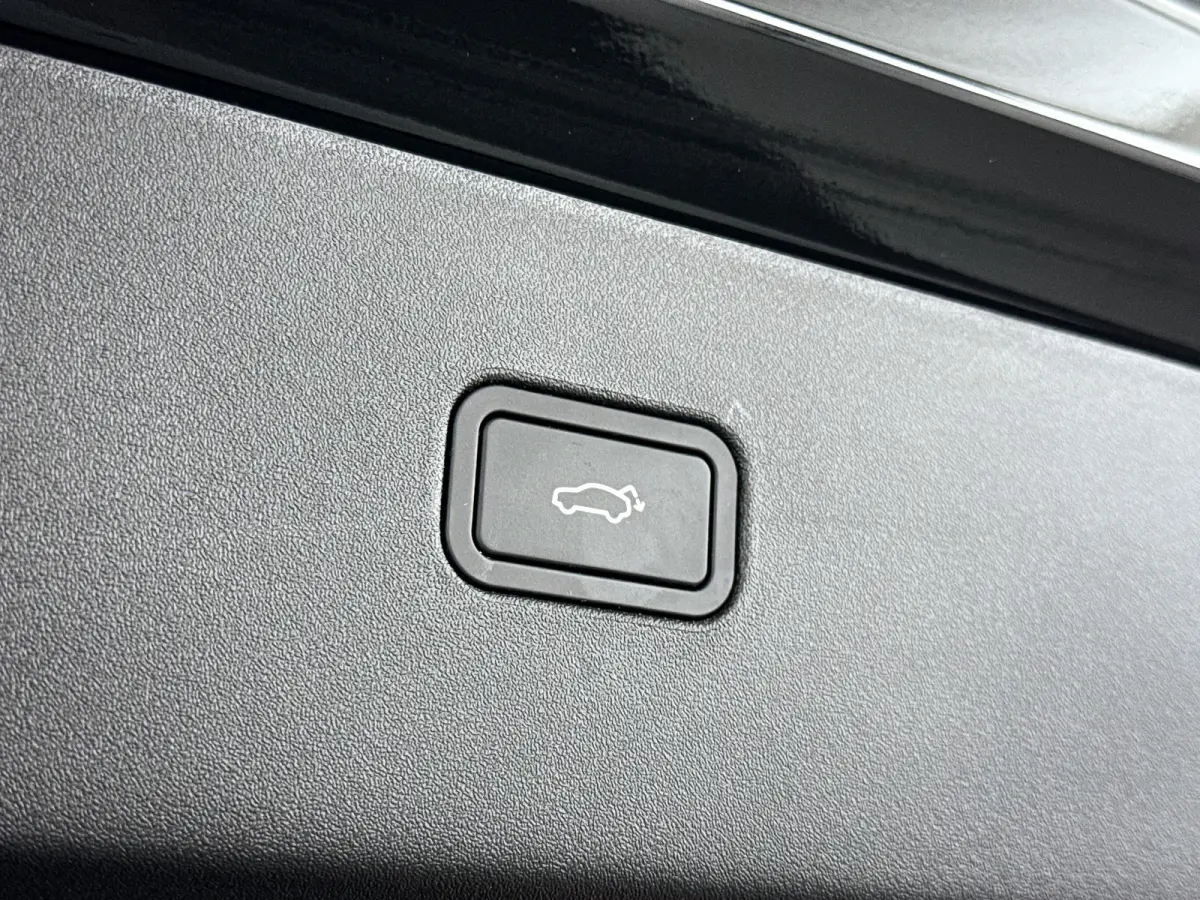 Single Motor Extended Range Plus 69 kWh | Parkeercamera | Harman Kardon | Stoel- en stuurverwarming | Elektrische stoelen