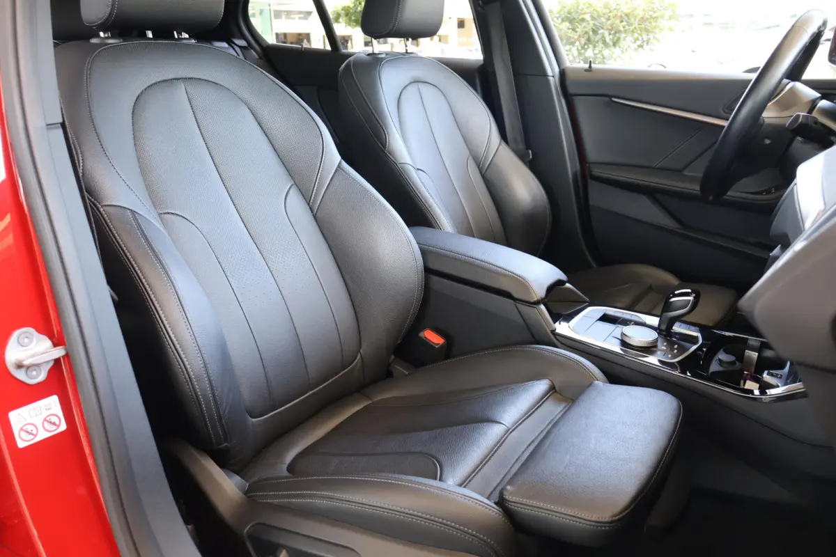 5-deurs 120i Innovation Pack | Comfort Pack | Travel Pack | Stuurwielrand Verwarmd | Panoramadak | Elektrisch Verstelbare Sportstoelen | Head-Up Display | DAB | 18''