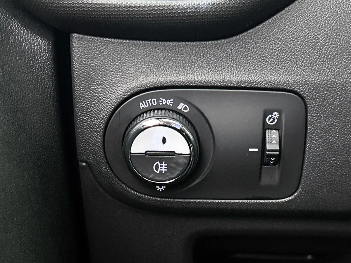 1.2 Turbo Innovation | Parkeersensoren V+A | Stoelverwarming&Stuurverwarming | 17" Lichtmetalen velgen