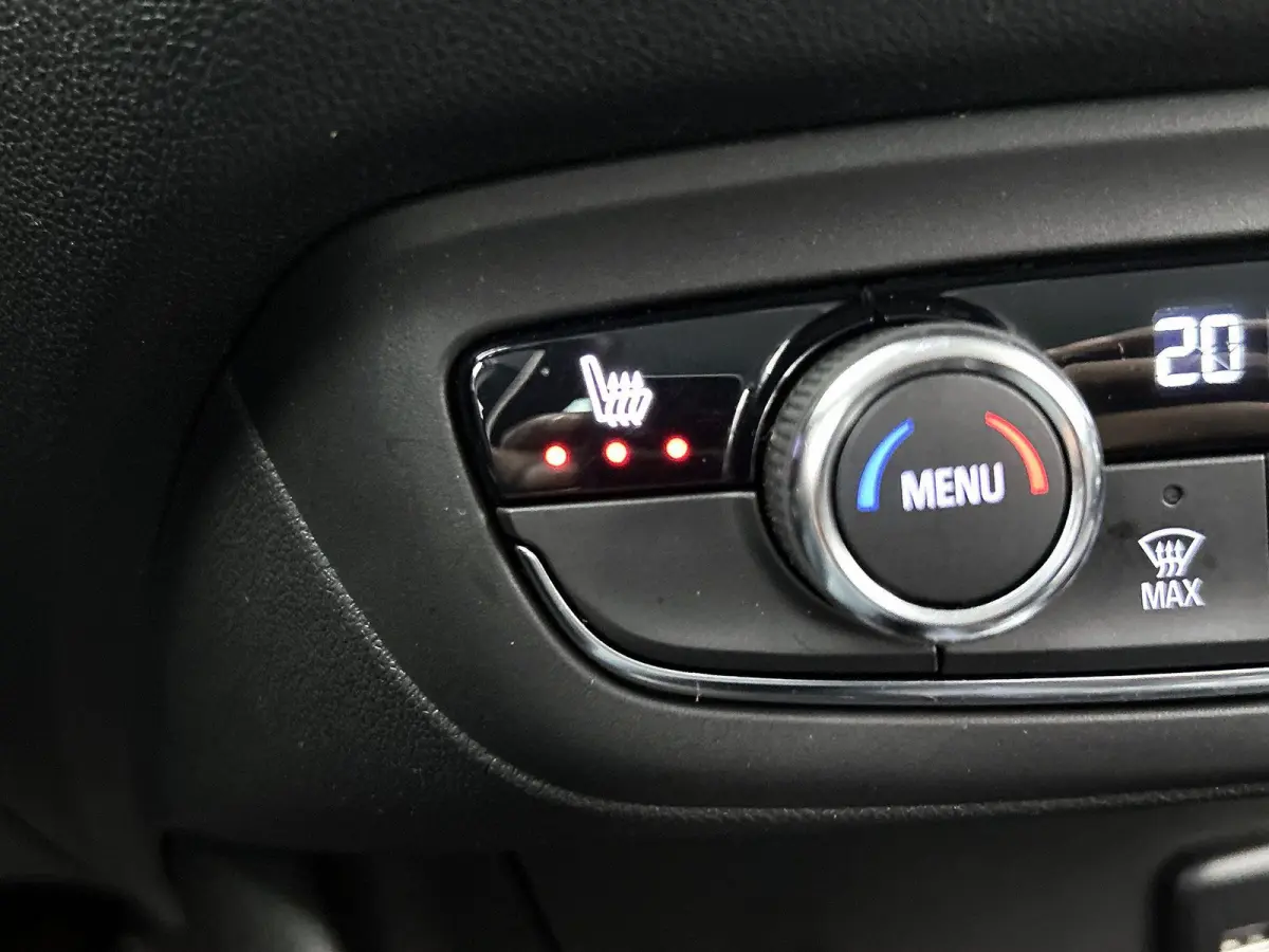1.2 Turbo Innovation | Parkeersensoren V+A | Stoelverwarming&Stuurverwarming | 17" Lichtmetalen velgen