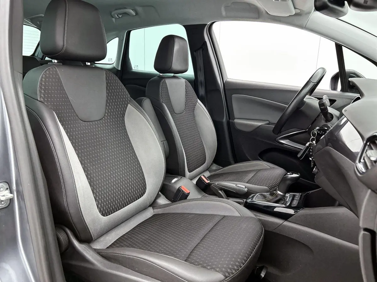 1.2 Turbo Innovation | Parkeersensoren V+A | Stoelverwarming&Stuurverwarming | 17" Lichtmetalen velgen