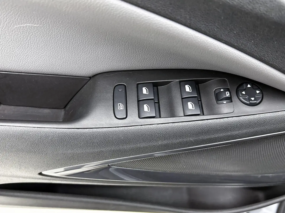 1.2 Turbo Innovation | Parkeersensoren V+A | Stoelverwarming&Stuurverwarming | 17" Lichtmetalen velgen