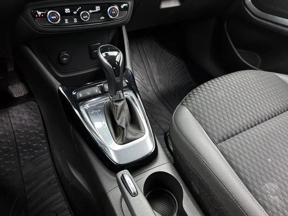 1.2 Turbo Innovation | Parkeersensoren V+A | Stoelverwarming&Stuurverwarming | 17" Lichtmetalen velgen