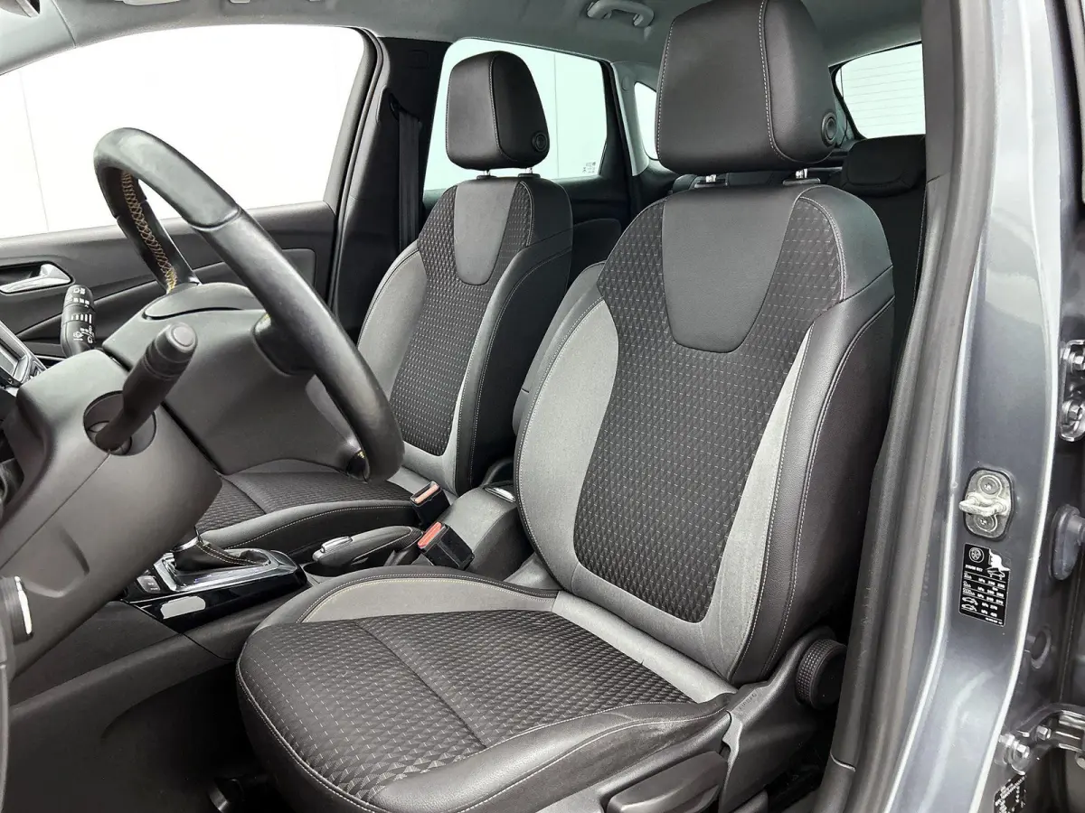 1.2 Turbo Innovation | Parkeersensoren V+A | Stoelverwarming&Stuurverwarming | 17" Lichtmetalen velgen