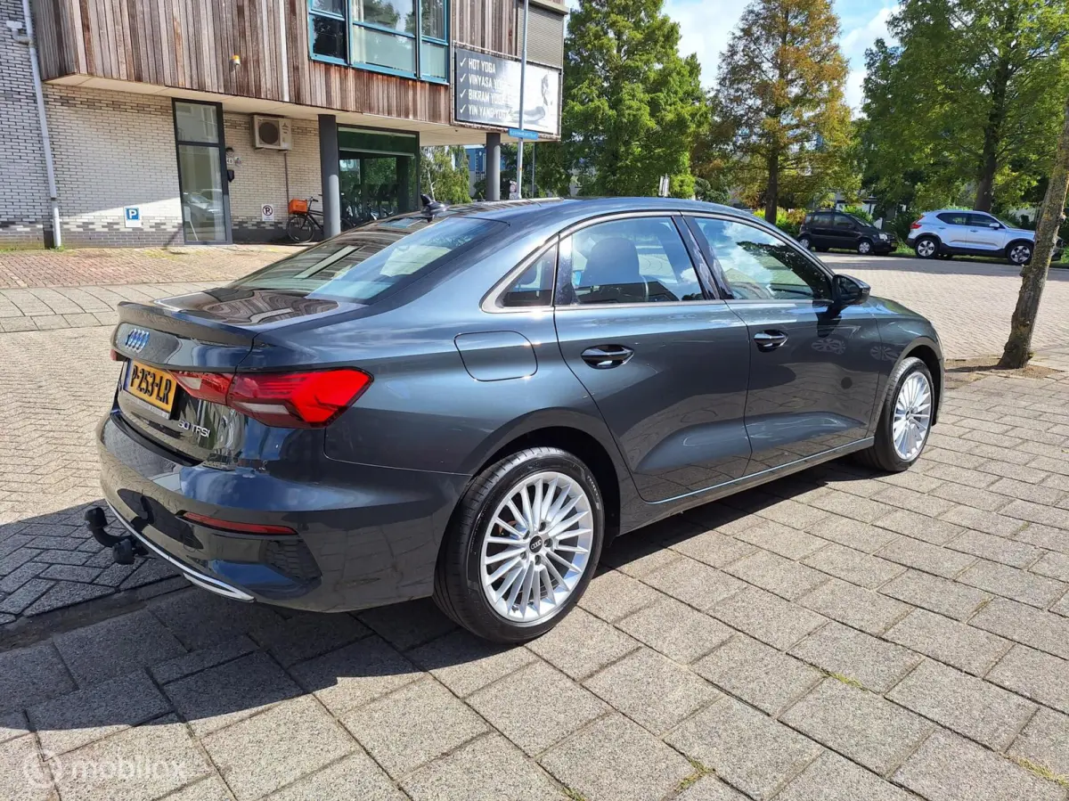 30 TFSI PRO LINE • CARPLAY •