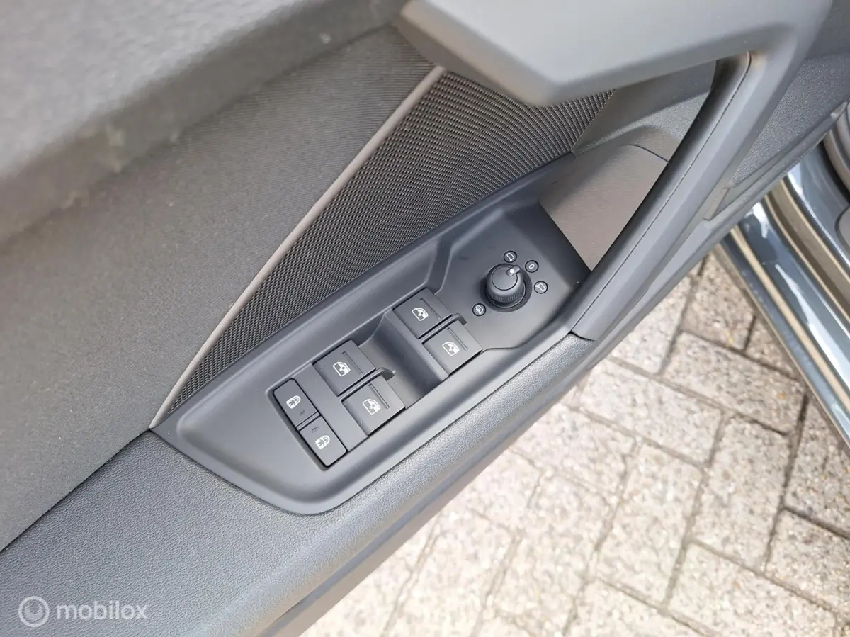 30 TFSI PRO LINE • CARPLAY •