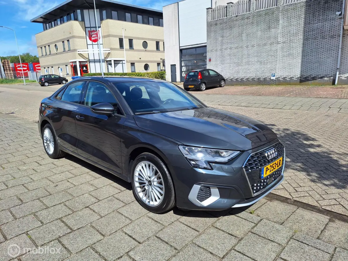 30 TFSI PRO LINE • CARPLAY •
