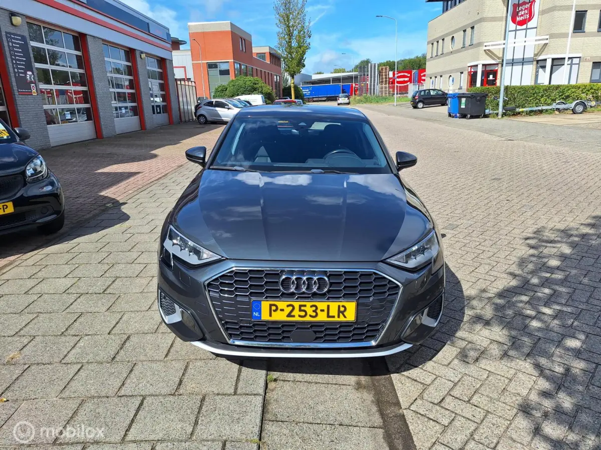 30 TFSI PRO LINE • CARPLAY •