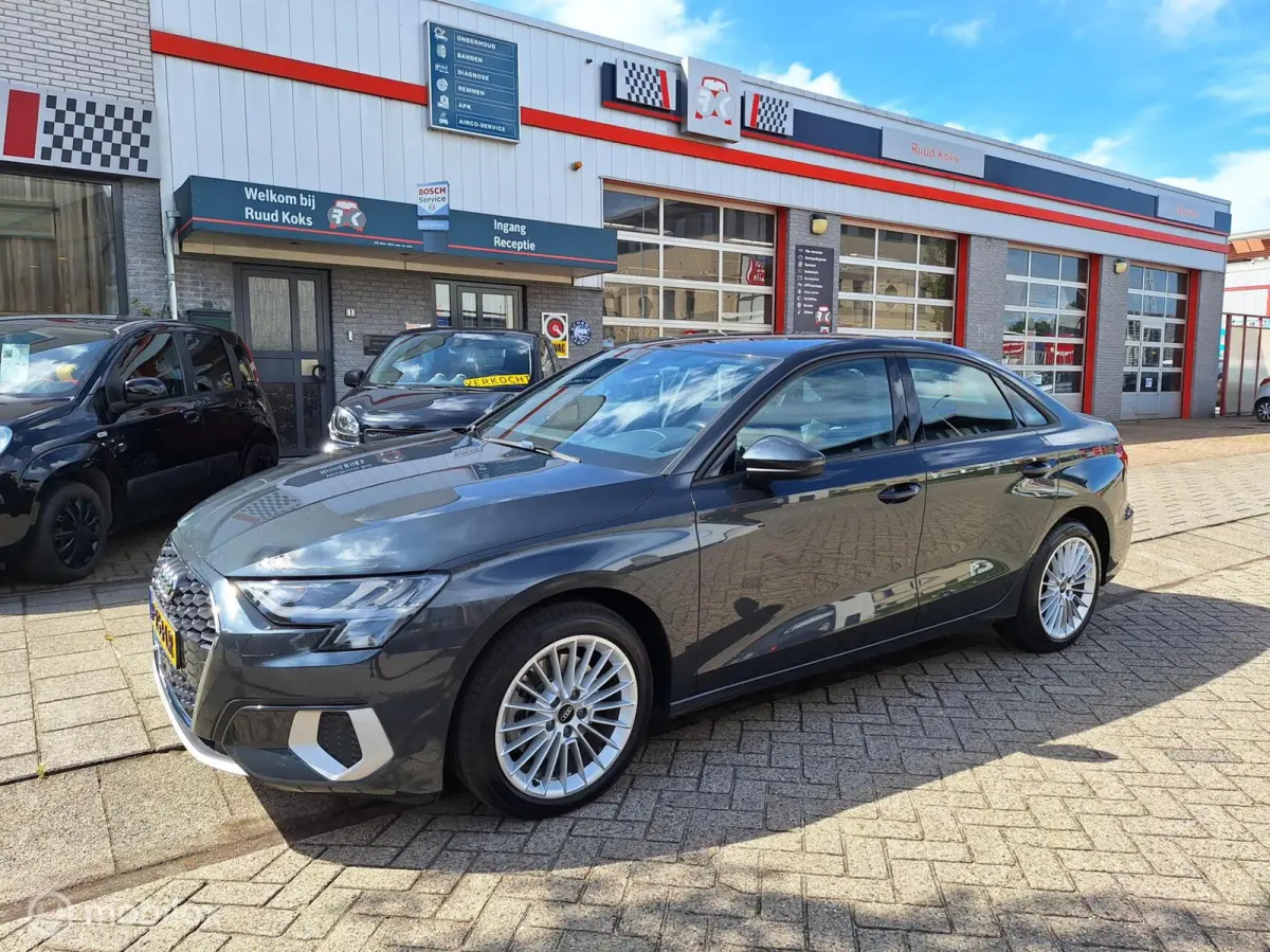 30 TFSI PRO LINE • CARPLAY •
