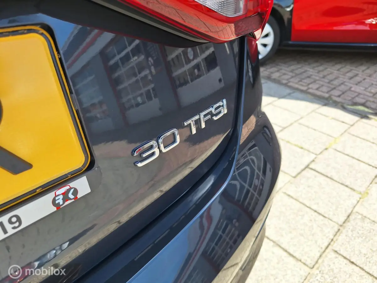 30 TFSI PRO LINE • CARPLAY •