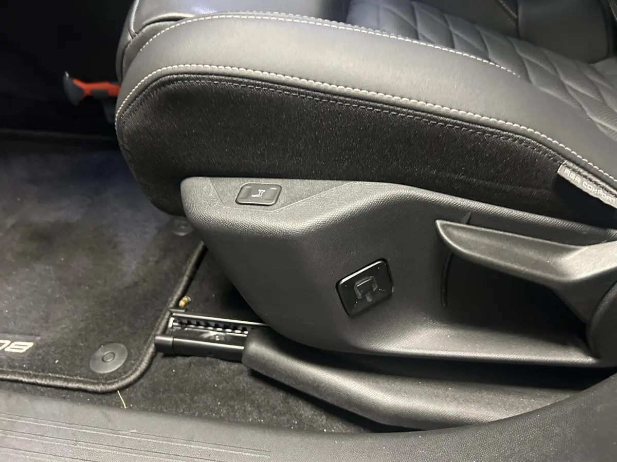 1.2 Hybrid 136 Allure | Panoramisch schuifdak | Lederen bekleding | Navigatie | Trekhaak | Apple CarPlay/Android Auto