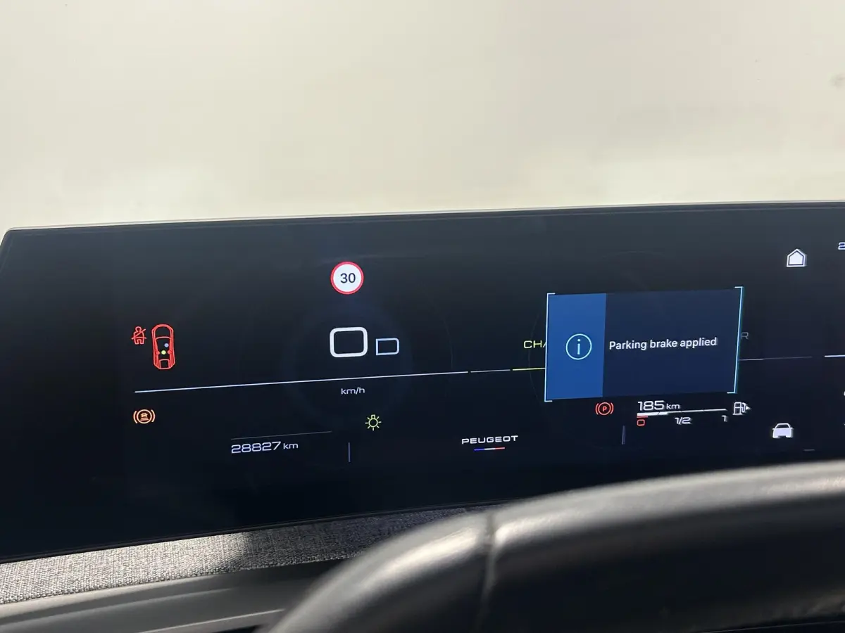 1.2 Hybrid 136 Allure | Panoramisch schuifdak | Lederen bekleding | Navigatie | Trekhaak | Apple CarPlay/Android Auto