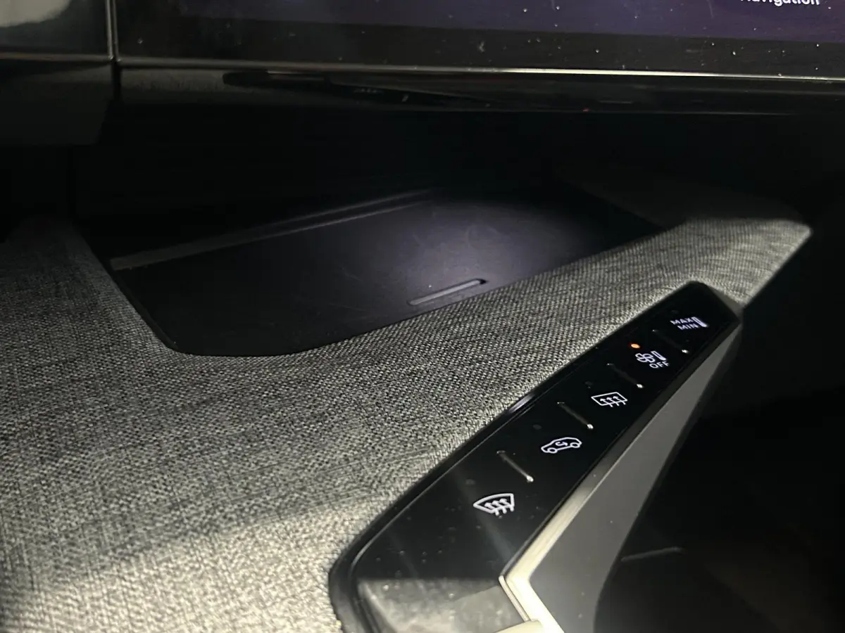 1.2 Hybrid 136 Allure | Panoramisch schuifdak | Lederen bekleding | Navigatie | Trekhaak | Apple CarPlay/Android Auto