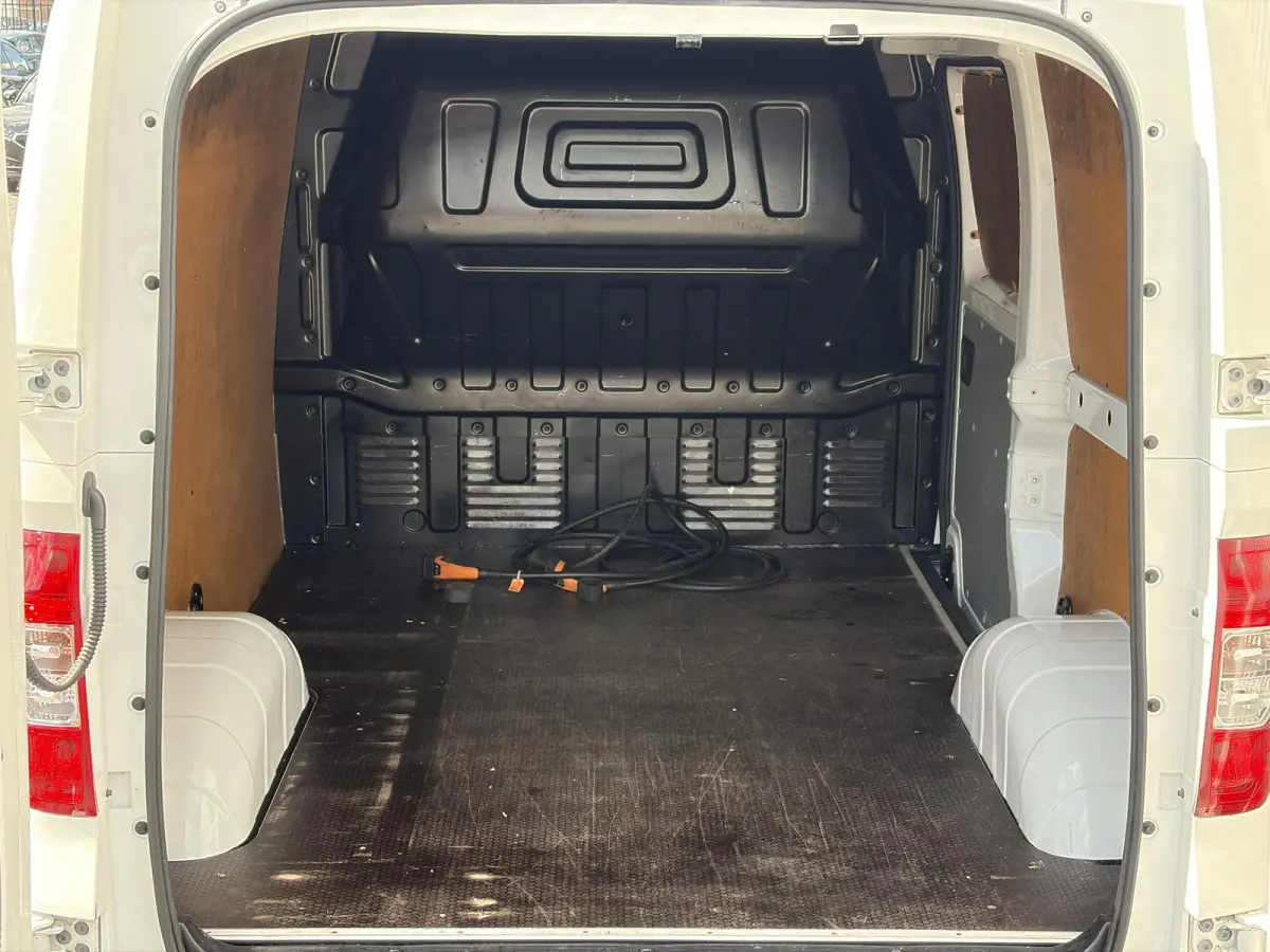SWB 53 kWh*A/C*CRUISE*CAM*CARPLAY*PDC*
