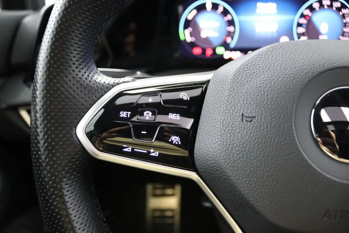 1.4 eHybrid GTE*ACC*ECC*PANO*IQLIGHT*NAVI*VIRTUAL*