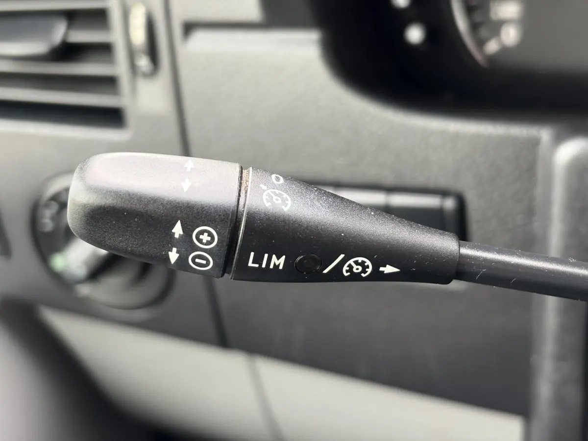 32 2.0 TDI L2H2*A/C*CRUISE*NAVI*PDC*3-PERS*
