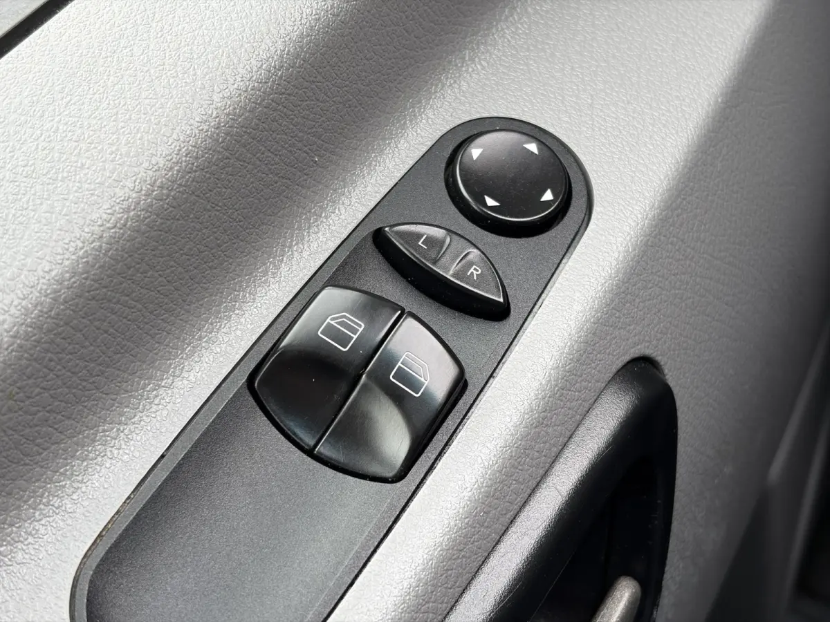 32 2.0 TDI L2H2*A/C*CRUISE*NAVI*PDC*3-PERS*
