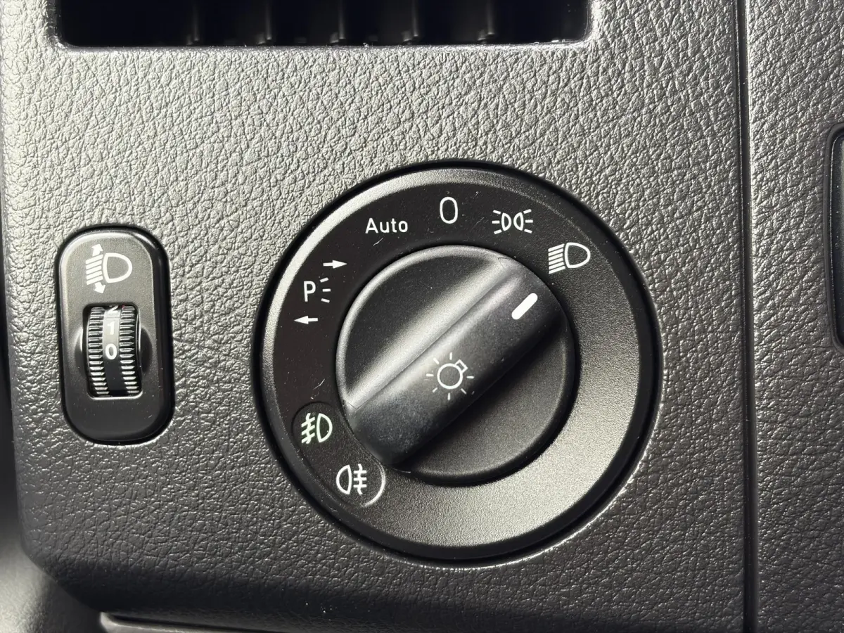 32 2.0 TDI L2H2*A/C*CRUISE*NAVI*PDC*3-PERS*