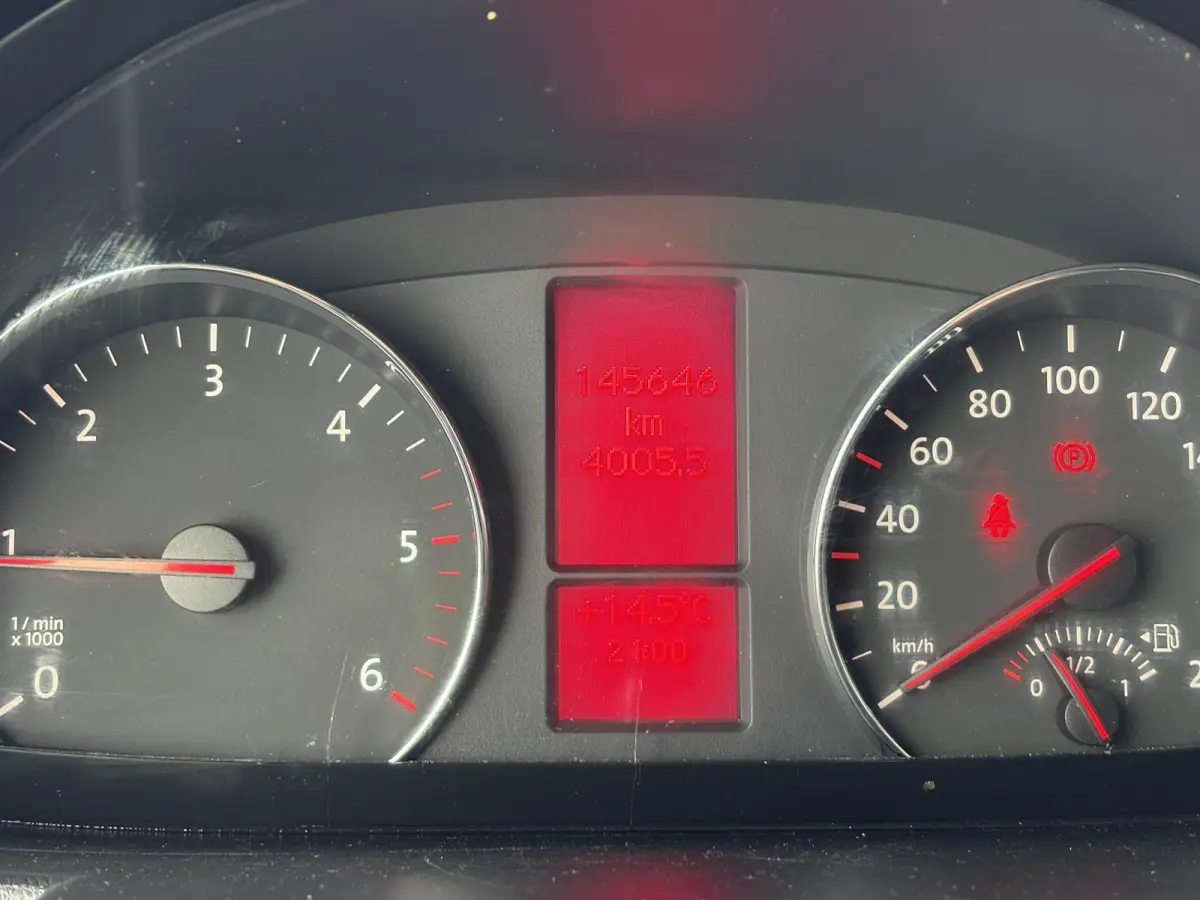 32 2.0 TDI L2H2*A/C*CRUISE*NAVI*PDC*3-PERS*
