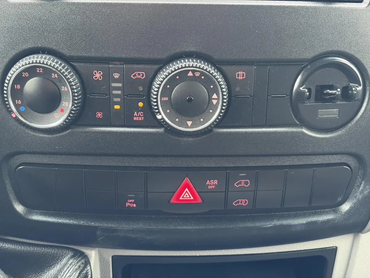 32 2.0 TDI L2H2*A/C*CRUISE*NAVI*PDC*3-PERS*