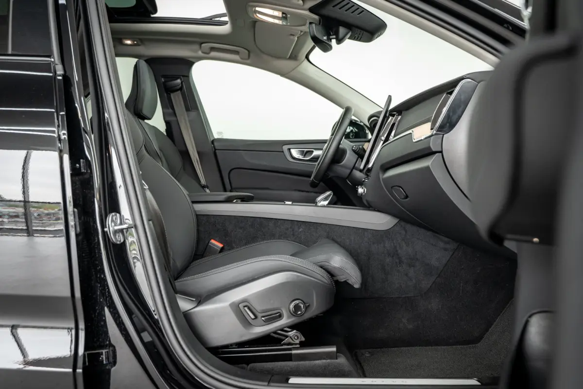 T6 350PK AWD Ultra Dark | 21" | Luchtvering | Trekhaak | facelift | HUD | Priv. glas