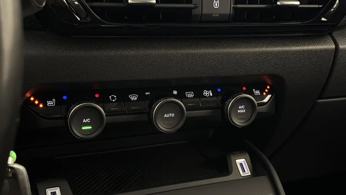 Shine - AUTOMAAT - GETINT GLAS - HEAD-UP DISPLAY - STOEL-EN STUURVERWARMING