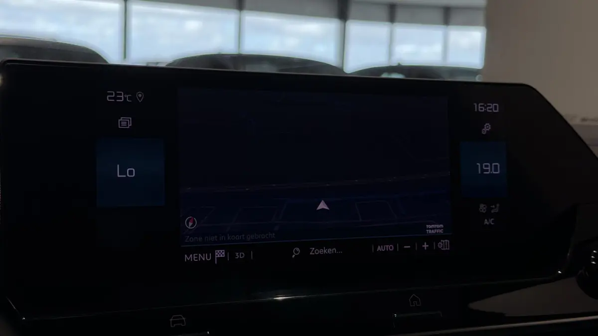 Shine - AUTOMAAT - GETINT GLAS - HEAD-UP DISPLAY - STOEL-EN STUURVERWARMING