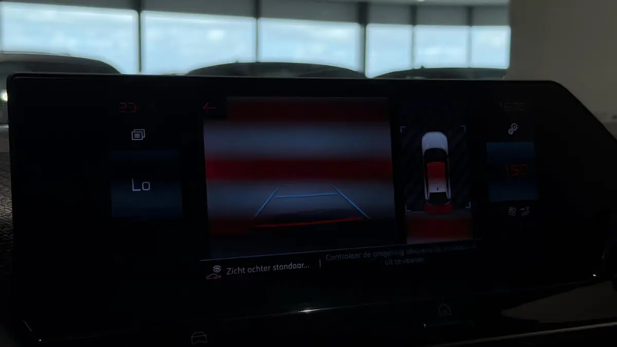 Shine - AUTOMAAT - GETINT GLAS - HEAD-UP DISPLAY - STOEL-EN STUURVERWARMING