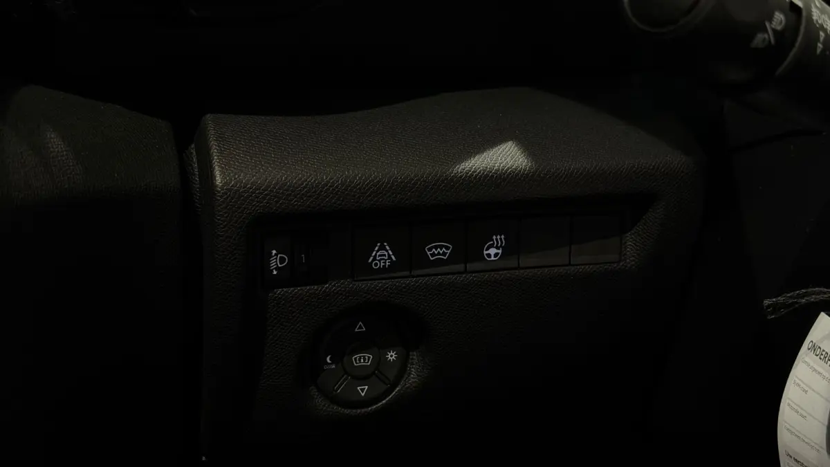 Shine - AUTOMAAT - GETINT GLAS - HEAD-UP DISPLAY - STOEL-EN STUURVERWARMING