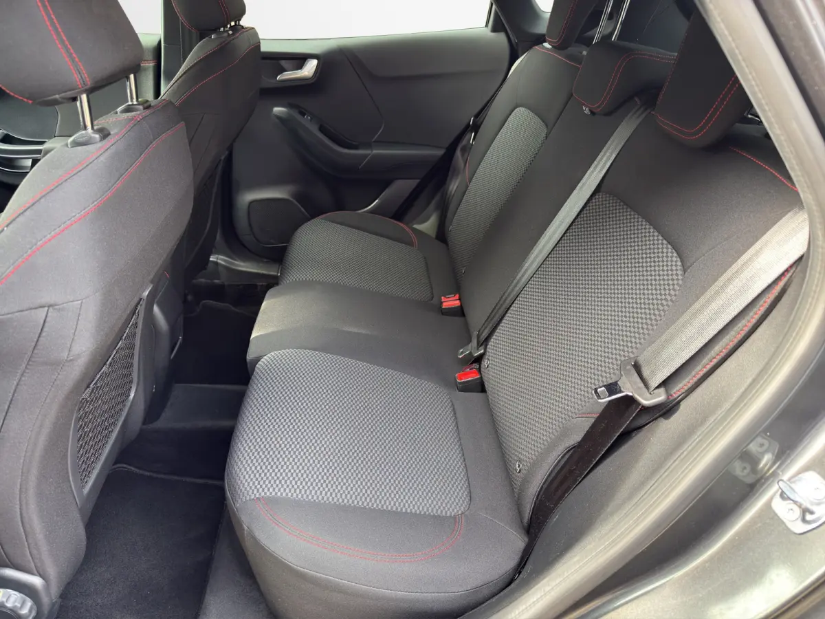 1.0 EcoBoost ST-Line 125pk | Winter- & Comfort Pack | Trekhaak | Privacy Glass | Navi & Carplay |