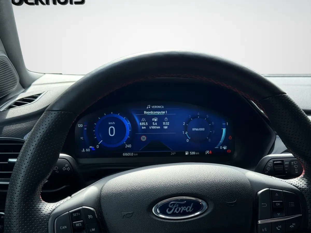 1.0 EcoBoost ST-Line 125pk | Winter- & Comfort Pack | Trekhaak | Privacy Glass | Navi & Carplay |