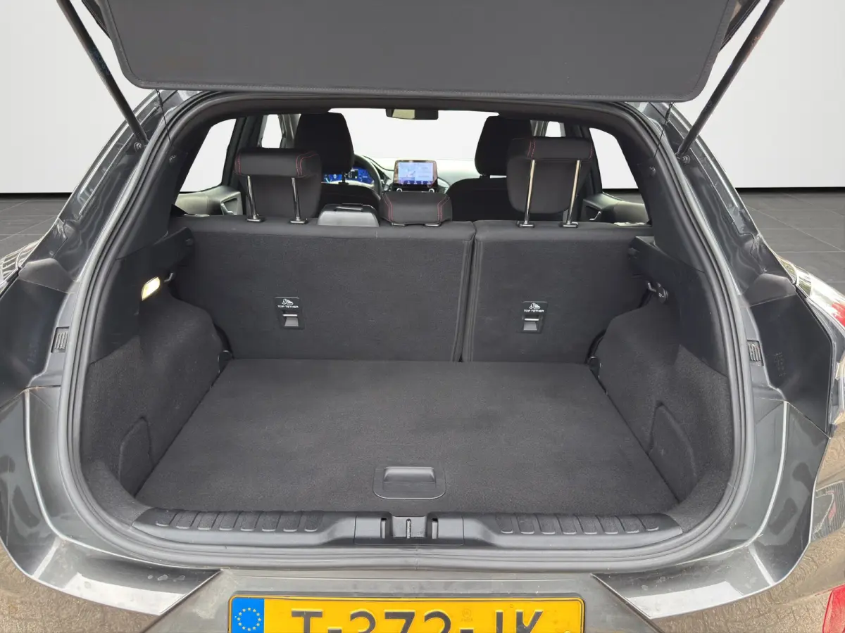 1.0 EcoBoost ST-Line 125pk | Winter- & Comfort Pack | Trekhaak | Privacy Glass | Navi & Carplay |