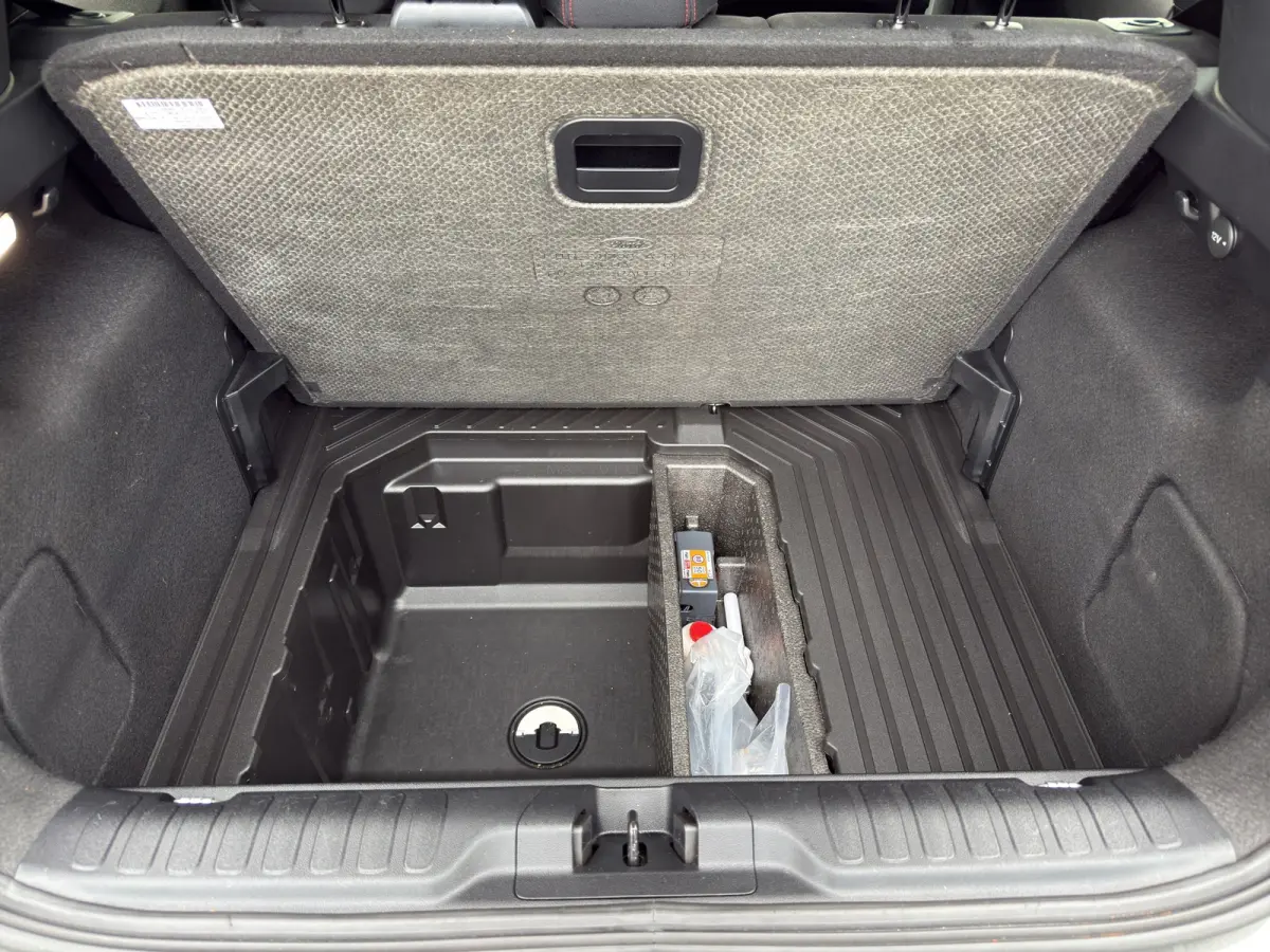 1.0 EcoBoost ST-Line 125pk | Winter- & Comfort Pack | Trekhaak | Privacy Glass | Navi & Carplay |