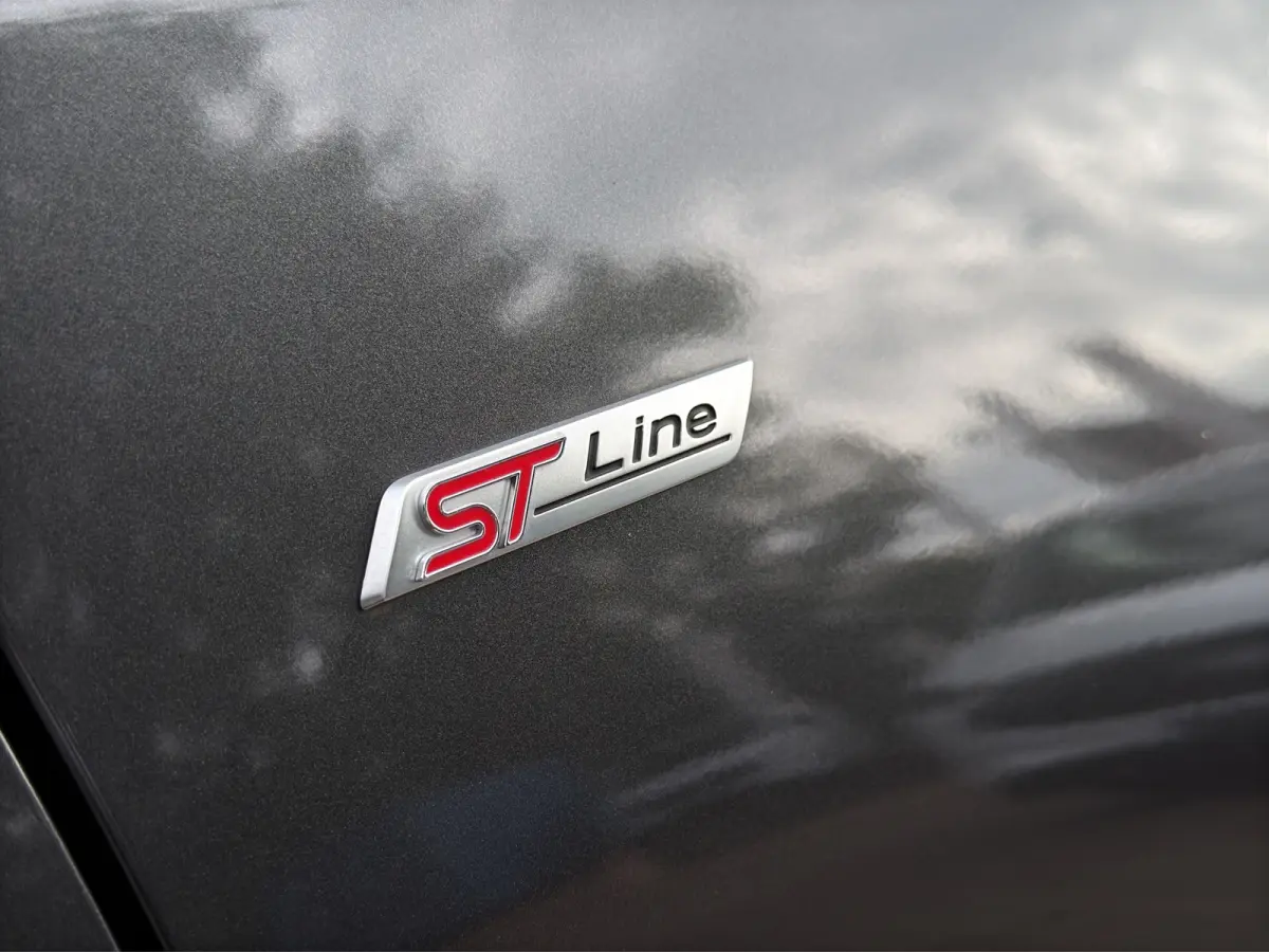 1.0 EcoBoost ST-Line 125pk | Winter- & Comfort Pack | Trekhaak | Privacy Glass | Navi & Carplay |