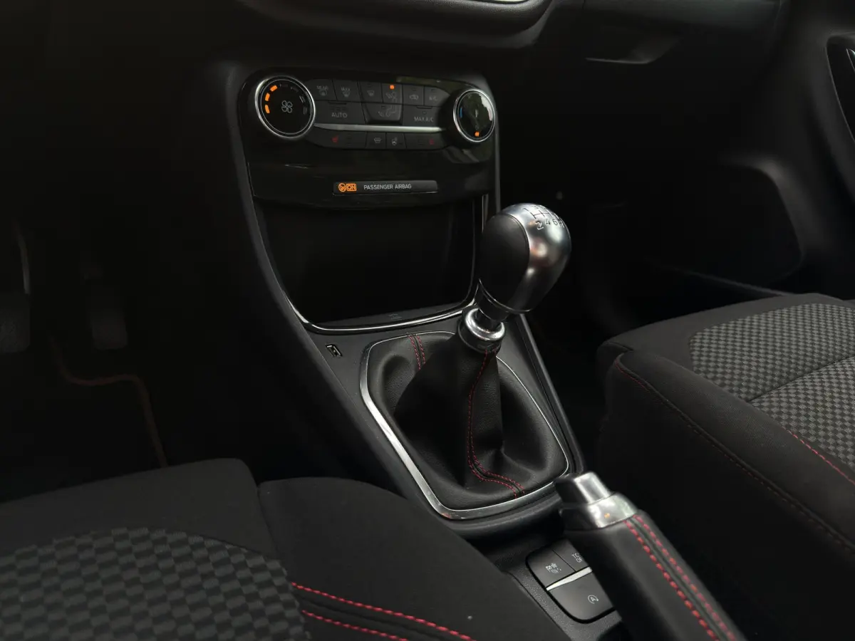 1.0 EcoBoost ST-Line 125pk | Winter- & Comfort Pack | Trekhaak | Privacy Glass | Navi & Carplay |