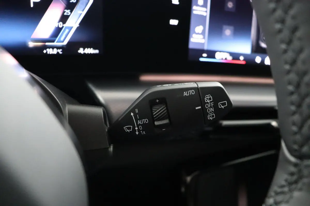 eDrive20 67 kWh M Sport Edition | SOH 100% | Trekhaak | Panoramadak | 19inch | M-Sport Pro