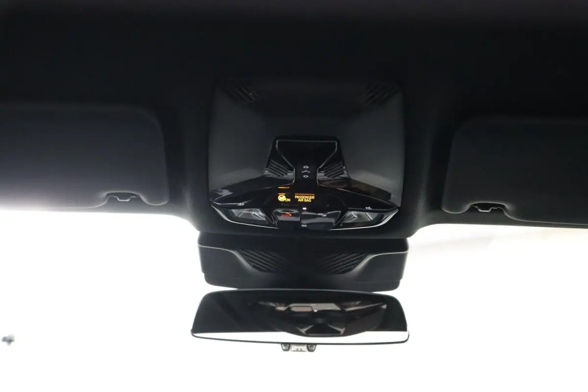 eDrive20 67 kWh M Sport Edition | SOH 100% | Trekhaak | Panoramadak | 19inch | M-Sport Pro