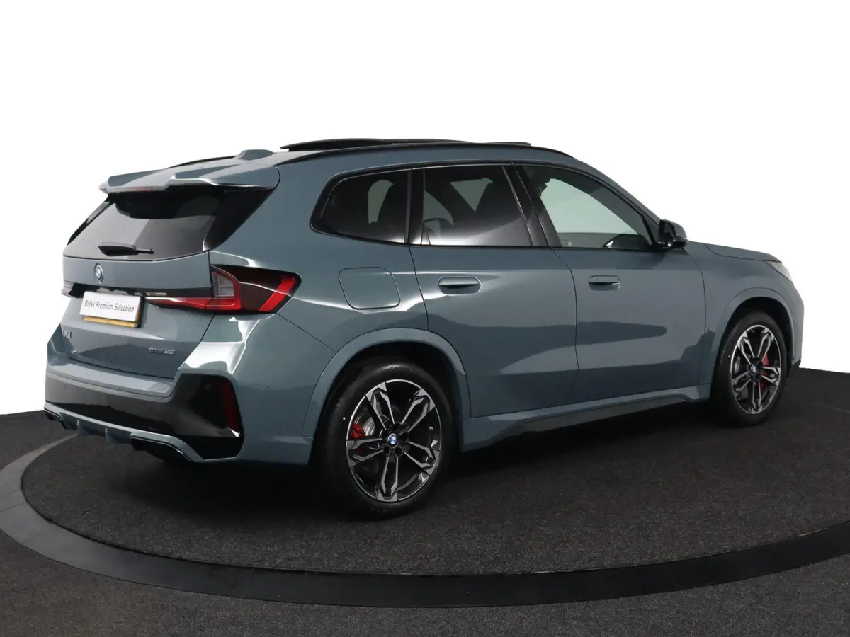 eDrive20 67 kWh M Sport Edition | SOH 100% | Trekhaak | Panoramadak | 19inch | M-Sport Pro