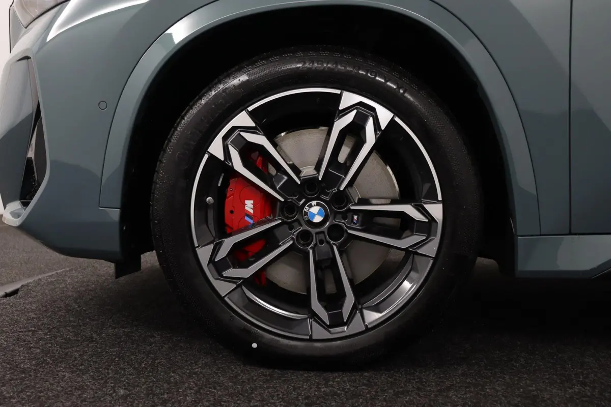 eDrive20 67 kWh M Sport Edition | SOH 100% | Trekhaak | Panoramadak | 19inch | M-Sport Pro