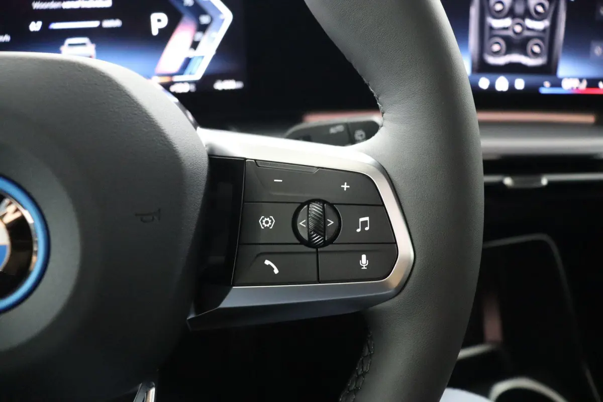 eDrive20 67 kWh M Sport Edition | SOH 100% | Trekhaak | Panoramadak | 19inch | M-Sport Pro