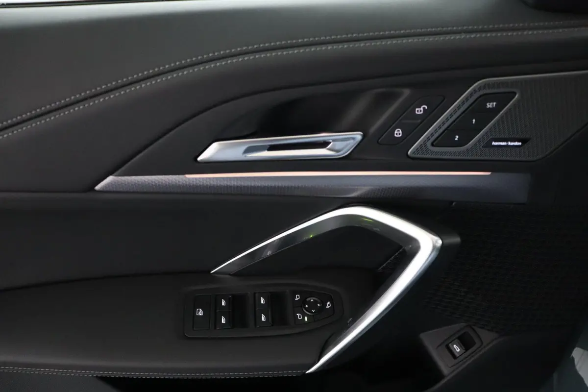eDrive20 67 kWh M Sport Edition | SOH 100% | Trekhaak | Panoramadak | 19inch | M-Sport Pro