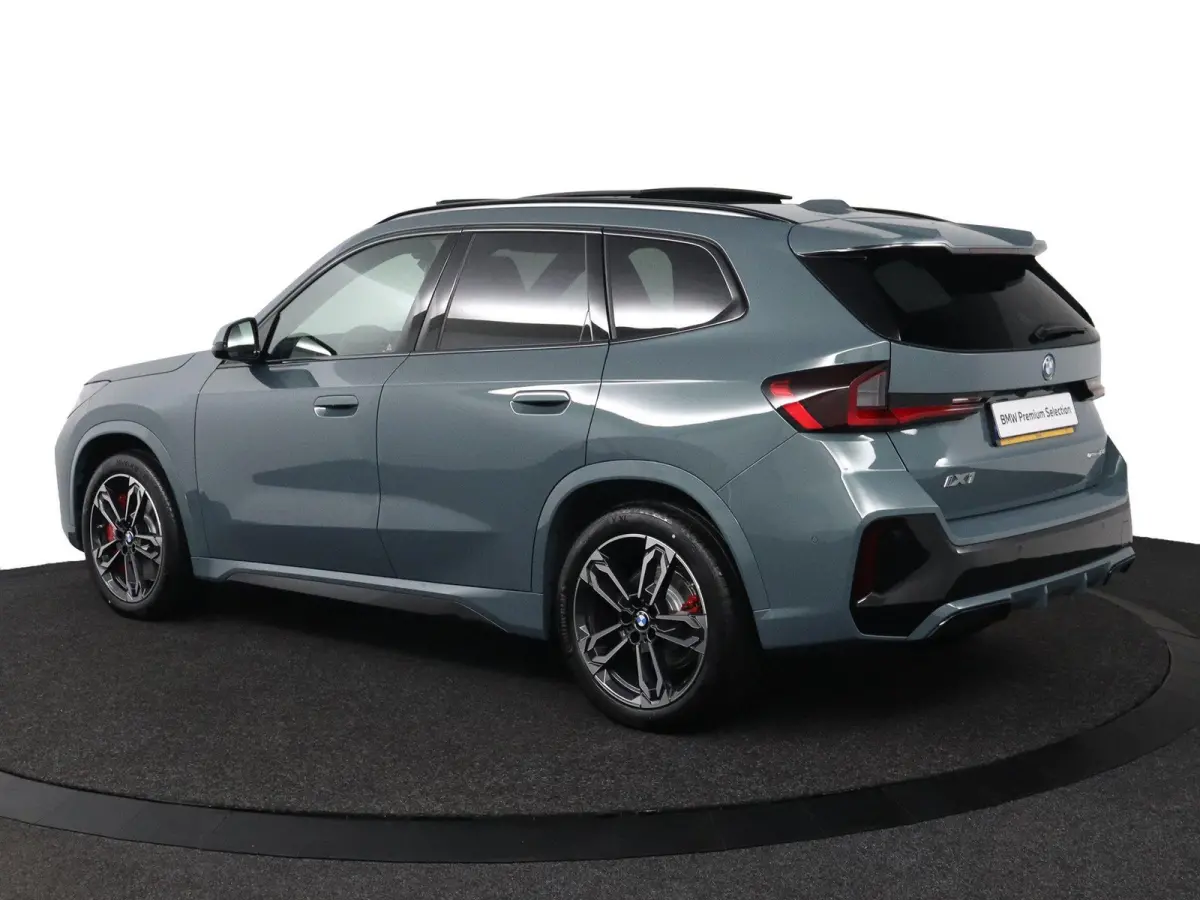 eDrive20 67 kWh M Sport Edition | SOH 100% | Trekhaak | Panoramadak | 19inch | M-Sport Pro