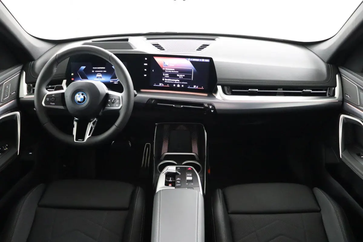 eDrive20 67 kWh M Sport Edition | SOH 100% | Trekhaak | Panoramadak | 19inch | M-Sport Pro