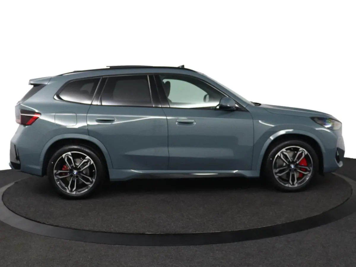eDrive20 67 kWh M Sport Edition | SOH 100% | Trekhaak | Panoramadak | 19inch | M-Sport Pro