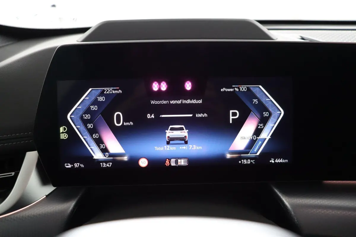 eDrive20 67 kWh M Sport Edition | SOH 100% | Trekhaak | Panoramadak | 19inch | M-Sport Pro