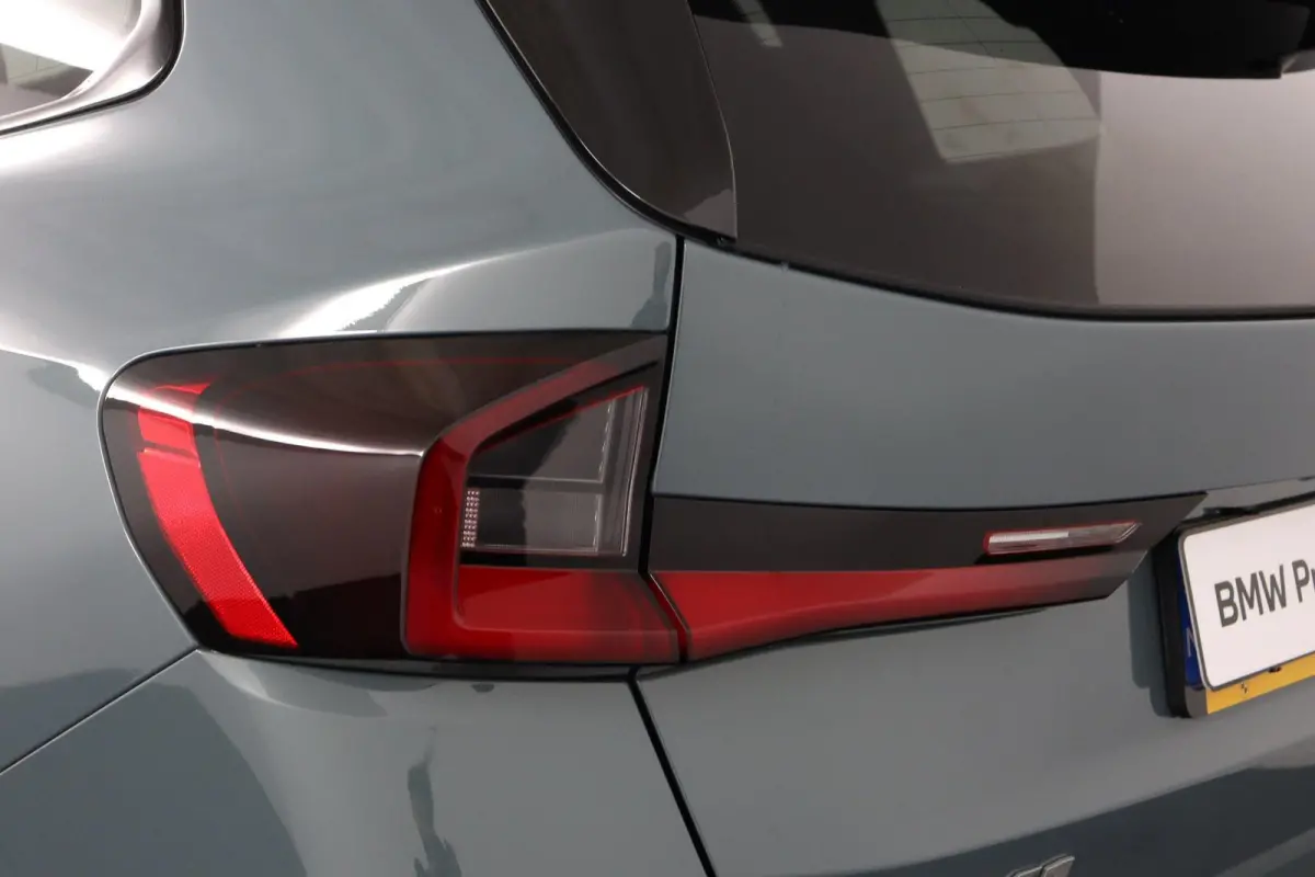 eDrive20 67 kWh M Sport Edition | SOH 100% | Trekhaak | Panoramadak | 19inch | M-Sport Pro
