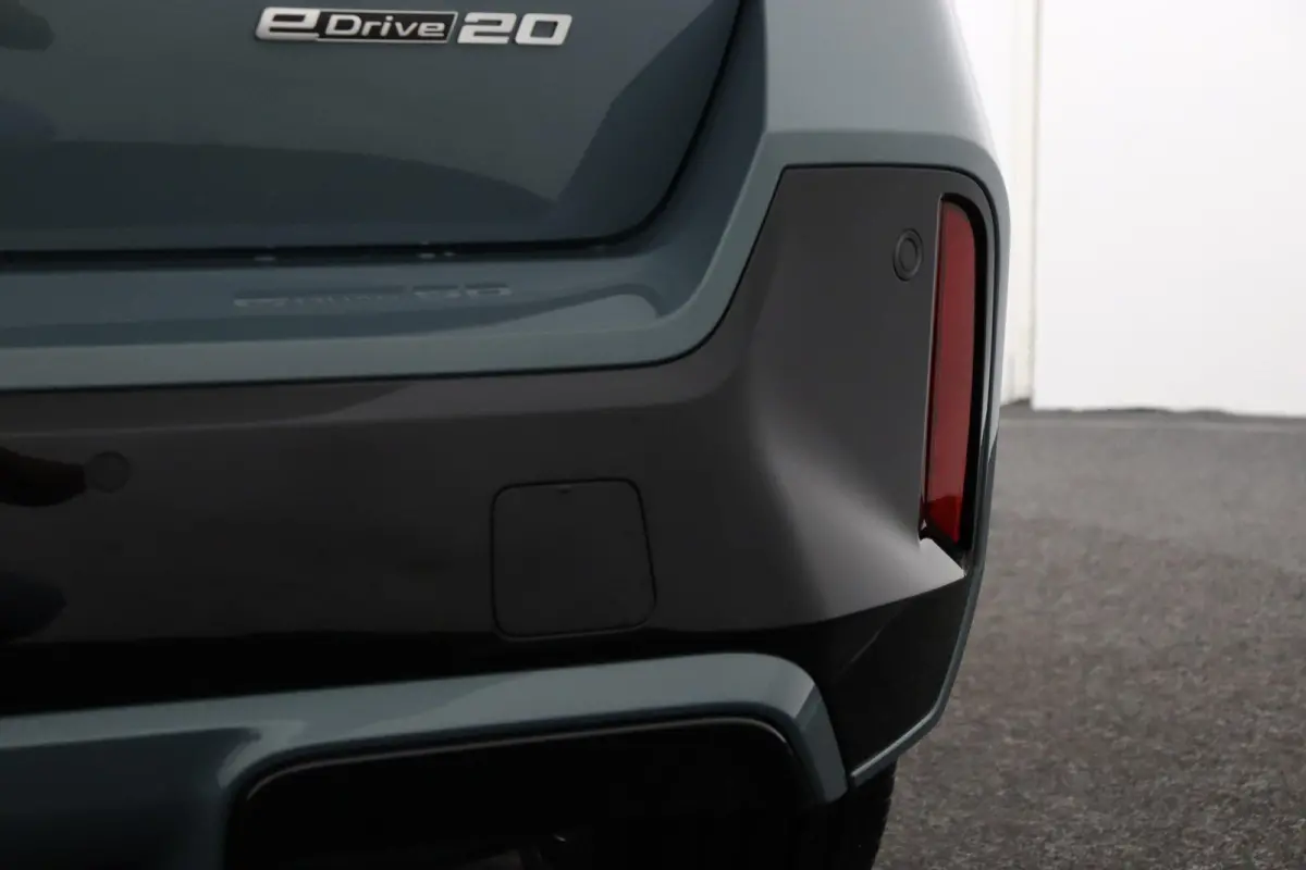 eDrive20 67 kWh M Sport Edition | SOH 100% | Trekhaak | Panoramadak | 19inch | M-Sport Pro
